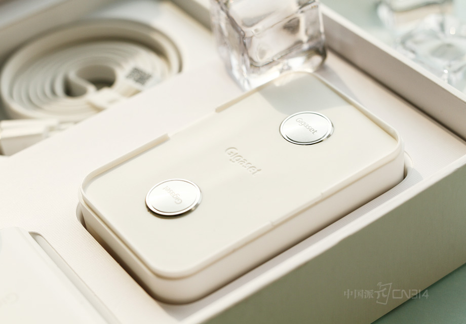 Gigaset���ME pure������͵Ķ�����װҲ�ǳ��Ľ��գ��¹����Ͻ��ķ���ԡ�