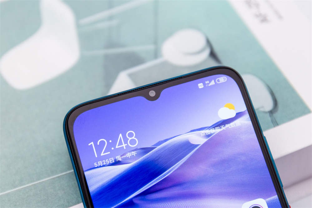 ǰ��1600�����ص��㣬��������������820���ڵ�AI������Ϊ�ֻ������˸��õ�AI�����㷨������ʵ�ϣ��ڹ����û������У�ǰ������ͷӲ���ϵ����ò������������ͷ�����������㷨���Ǻ��ġ�