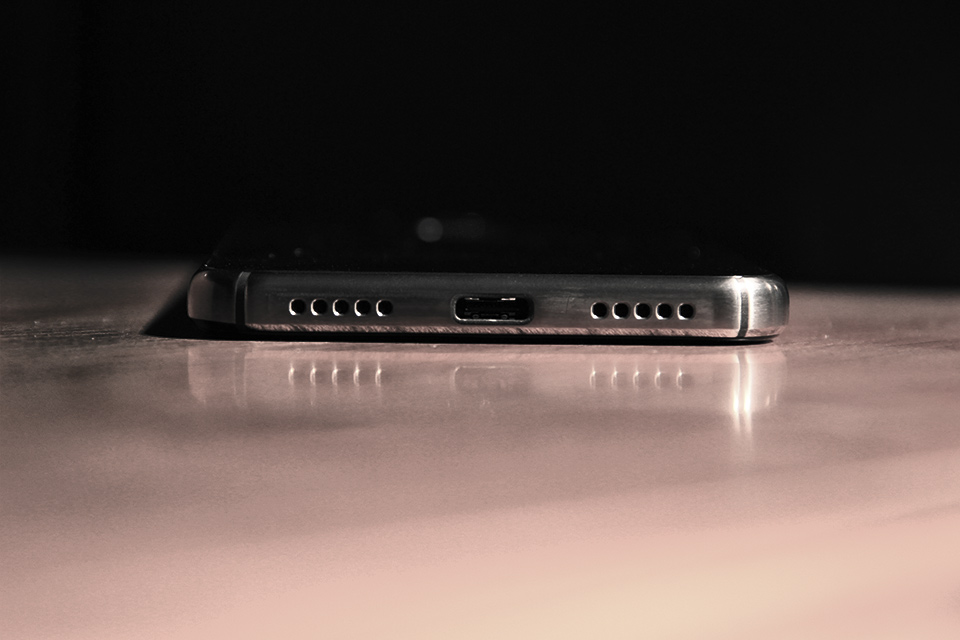 �����ײ�Ϊ��������USB�ӿڣ����������µ�USB Type-C��ơ�