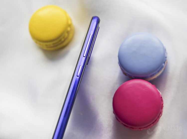 ��ӯ���ָ��Ǵ˴λ�Ϊnova5 Pro����ϵ�һ�����㣬���������ص��콢ȫ�����ֻ���ͬ������ֻ��Ļ������ֻ��������7.33mm������ֻ��171g�������������������һ��Ҳ���Ե�ƣ����