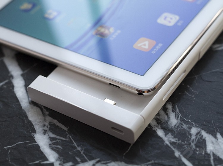 M5�ഺ�滹������һ������֧�ܣ�����Ҫ����Ļ�����ֱ�Ӳ��룬����������λ�������οա������Type-C�ӿ���Ʊ�֤֧��������ƽ������ϵ������Ҳ��ʵ�ֳ�硣