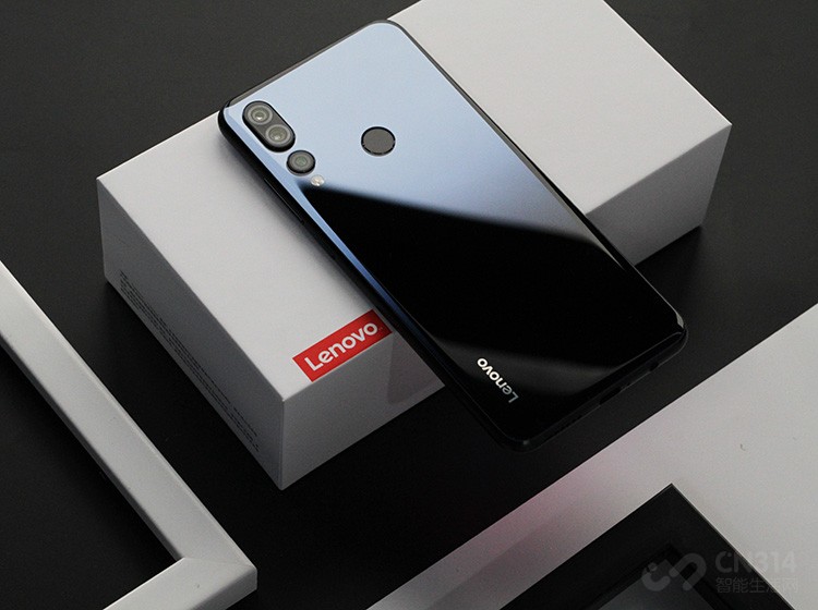 ��������ֱ���1600�����ص����㡢800�����صĳ�����ͷ�Լ�500�����صľ��ͷ��ɣ�֧�ֹ�ѧ����佹��ǿ���Ӳ����Z5sӵ��ǿ��Ļ����������