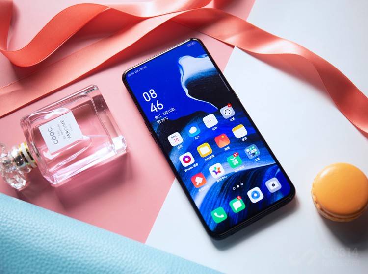 ������Ƶ������˵��V-LOG���Ѿ���Ϊ�����罻ƽ̨����𱬵��淨�����ֻ������Լ��������ճ�������Ƶ�ķ�ʽ��¼���εΣ������Ⱦ�̬ͼƬ����Ȥ������չ������ǿ���淨���ḻ�����������Ƶ������ֻ��ͳ�Ϊ�°��꾺����һ����������ֵ��ע����ǣ�����Reno2�����Ǽ����ˣ��û������������������������Ƶ��������������͸������ǵľ�ͷ�������¸û��������ɡ�