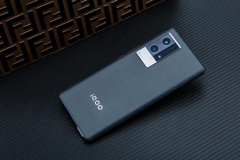 传承速度美学 iQOO 8 Pro赛道版精美图赏 iQOO 8 Pro,E5发光材质,骁龙888 Plus,