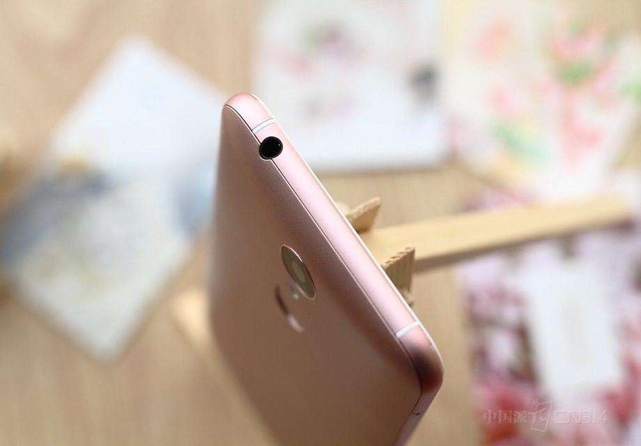 360�ֻ�f4ʹ���˽����п�Ҳ�����˷�ɫ��Ϳ���������������3.5mm������ڡ�