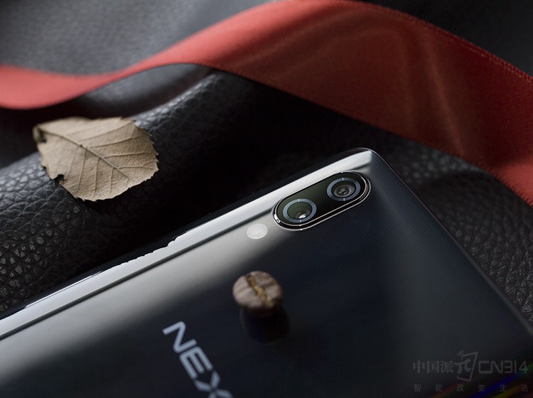 ˫�㾵ͷ����NEX����һ�����㡣˫��1200�����ص�����IMX363��������1.4΢�׵ĳ���������������ṩ����Ľ��������ټ���OIS��ѧ������P3ɫ��6Ƭ��ͷ�Լ�����ʯ��������Ӱ�����ǳ�������