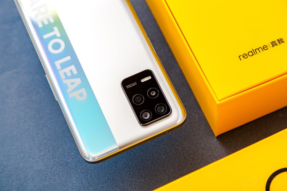张扬不羁更加年轻 realme Q3迷幻银图赏 realme Q3,真我Q3,realme荧光