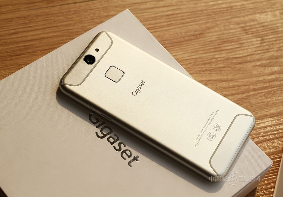 �����Gigaset���ME pure��һ��ӵ�е¹�Ѫͳ�����콢��