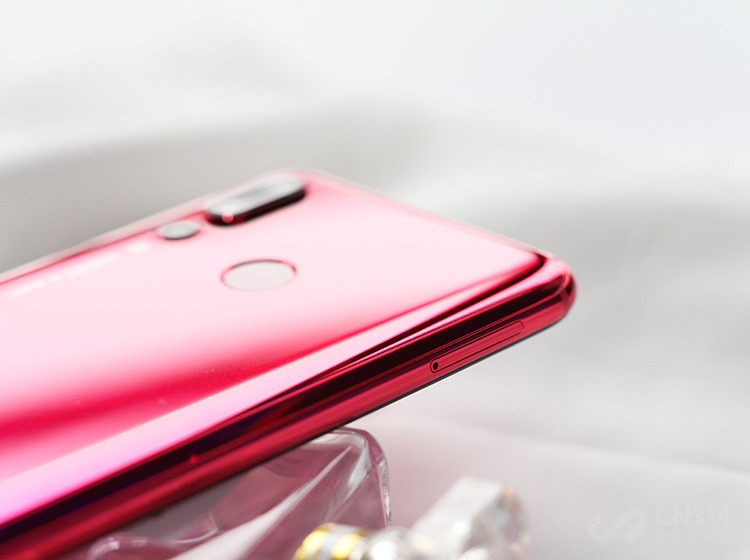 ��Ϊnova 4������������GPU Turbo�������������ظ�������ϵ�д���������Ϸ�����ϲ���ġ��ڿƼ������ڷ���֮�����ܺ����������ա�����Ϸ�����������ڿ����������Ƽ�á�