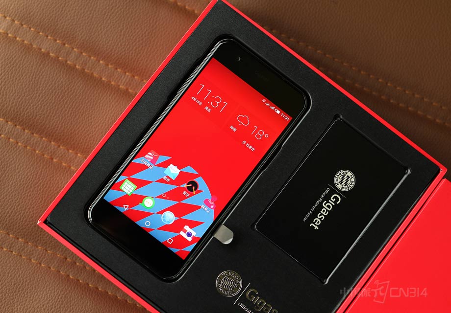 �򿪰�װ���Ǿ��ܿ����������������Gigaset ��װ��ʶ��ƻ��ͣ��Ա߻����ж��ƻ���ר����Ȩ�濨��