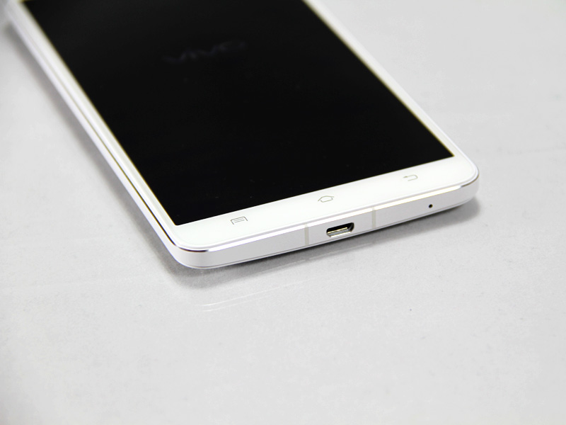 vivo Xplay3S6ӢIPSĻֱΪ2560x1440أܶȸߴ490PPIʾЧʮֳɫvivo Xplay3SۼԼʱиʮ㣬Ӳǿǽ൱ֵÿǵһ