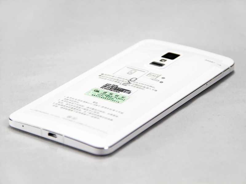 vivo Xplay3S6ӢIPSĻֱΪ2560x1440أܶȸߴ490PPIʾЧʮֳɫvivo Xplay3SۼԼʱиʮ㣬Ӳǿǽ൱ֵÿǵһ