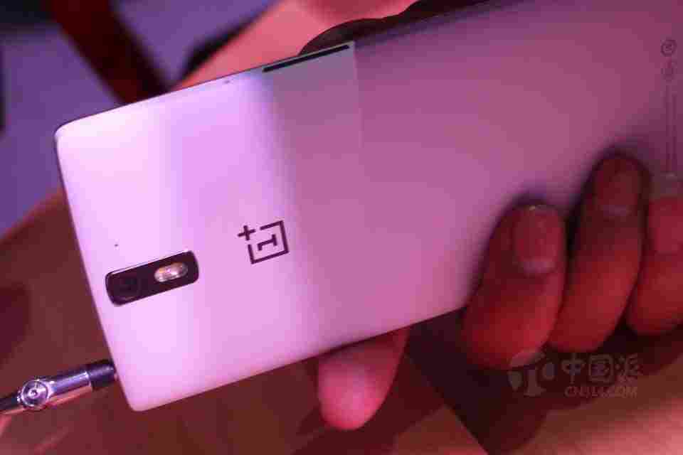 һֻüȫĿǰӲ801MSM8974ACƵﵽ2.5GHzڴΪ3GB5.5Ӣ1080PȫĻ1300SONY IMX214ͷ3100أ֧4G硣|һֻ