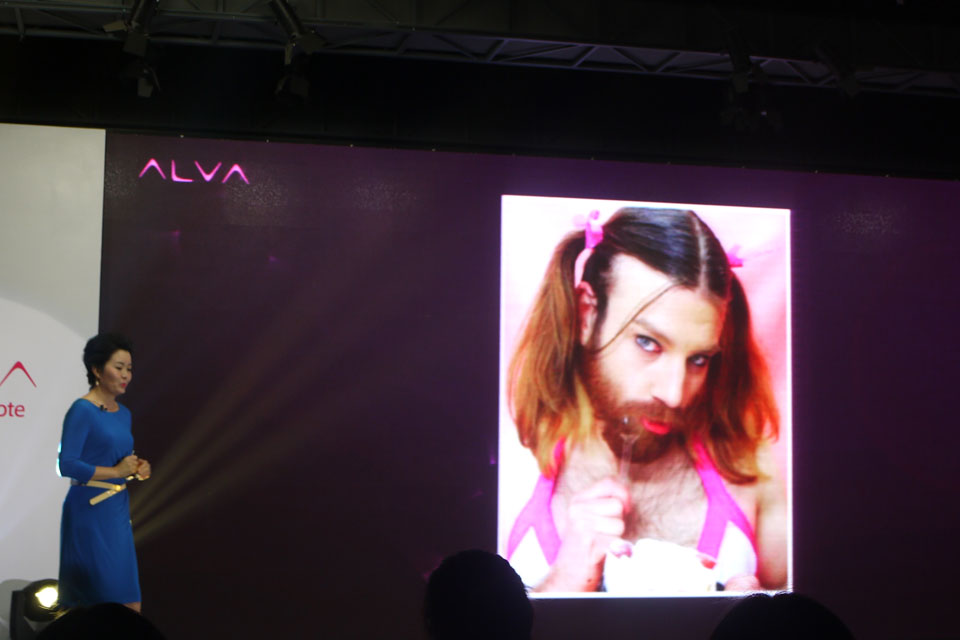 ĻɫŮԻôҲΪ˾ͻҵĺѣҵĳȡ⣬ΪСӾͱŮԻҵŮԻǴڵⶼһġСֻ