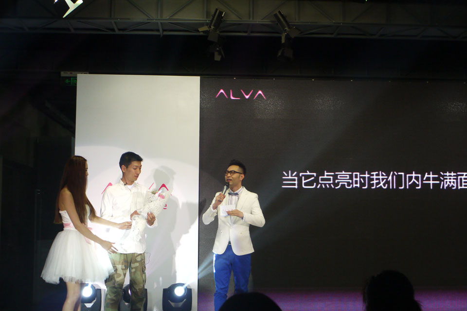 Ϊʦܲףôʱһ𣬾˵İһֱط־ӵĸоһֻΪŮƣԼûŮԿǿǣԣǽΪһʦ׼һʻ͸Сֻ