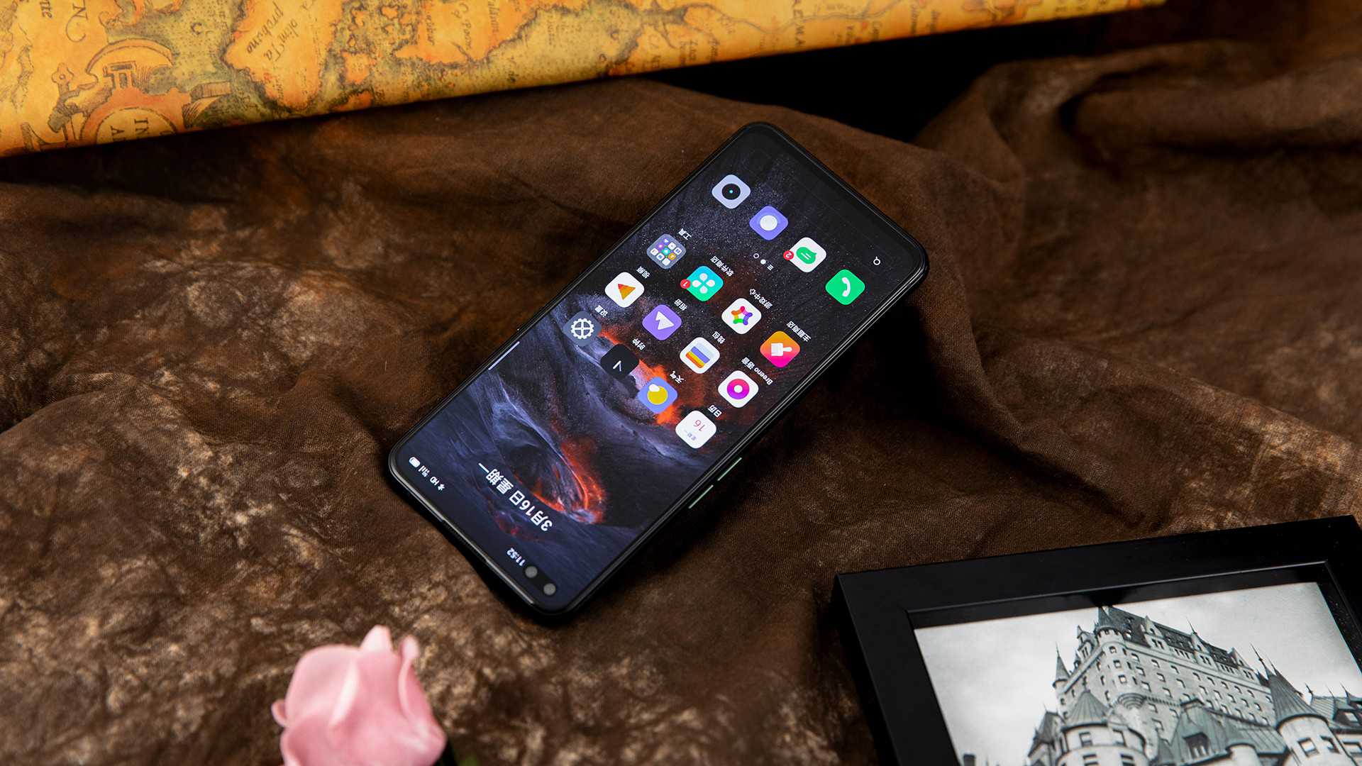 �����콢�ֻ��г��������������ҩζ��û����ô�㣬�󲿷��ֻ����̶�����Ʒ�۸񶨵���ͬһˮƽ����Ҳ���ֻ������и���Ŀռ�ȥȫ�������ֻ�Ӳ����realme X50 Pro��������һ��Ӳ��������Ϊȫ��Ļ��ͣ����������Լ۱����Ƶ�realme������ȴ�ˡ��Լ۱ȡ�֮��Ҳ�ܹ���������һ��ȫ����콢��Ʒ��