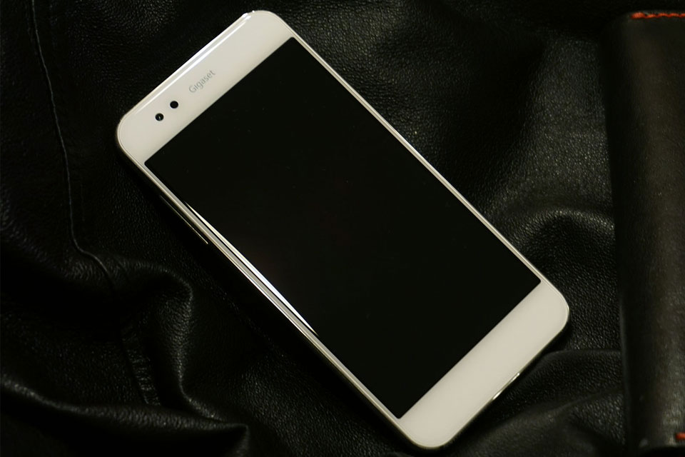 Gigaset����160������ʷ��Ʒ�ƣ������ڳ�Ϊ���������Ͽɵ�����Ʒ����������ۺϽ��������Ӧ�̡����Ƕ���ᵽ���¹�Ʒ�ʡ���һ˿�����ĵ¹�������һ����еĻ��򣬵͵�������ı����ڲ�Ʒÿһ��ϸ�ڡ������¹�Ʒ�ʡ����嵽Gigaset�ֻ�����˵�����ǡ�Ϊ��õ��û��������ơ���