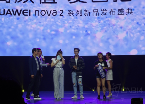 ���ˣ�����HUAWEInova 2�������ֳ�����ʲô���Աߵ������̱����ð����棬����ɬ�أ�