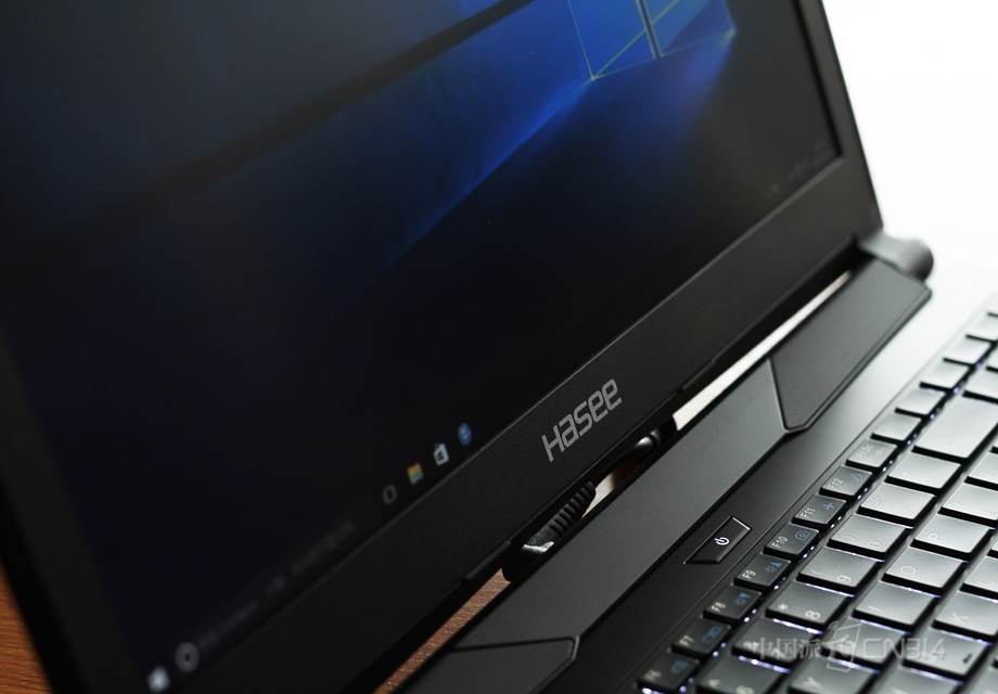 ���ͬʱ��Z7M-SL7D2����Skylakeƽ̨���i7-6700HQ����������������14NM�Ƴ̣�ȥ��FIVR��ѹģ�飬�������˴����������ô�������Ƶ2.6GHz���Ƶ��ߴ�3.5GHz�������ĺ˰��߳���ƣ�ǿ������������Ϊϵͳ�ȶ����������ṩ�˱��ϣ�ǿ������ܲ��Զ�����