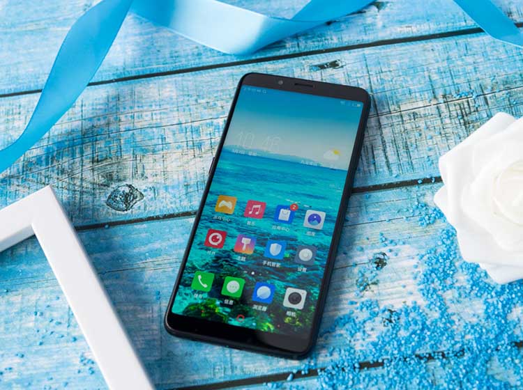 Ŭ����Z18mini�����˵���������ȫ������ƣ���ռ�ȸߴ�86.25%��5.7Ӣ�硢18:9��������Ļ����Ƕ�ڹ�����ĻΪ5.2Ӣ����ֻ����ڲ���С�ֻ�Ҳ���д��ӽ硣