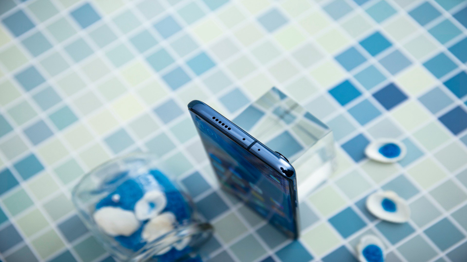 ��������������ʹ����˫����������ƣ��ܹ����û���ʹ���ֻ���ʱ�򲻻���Ϊ���Ƶ��赲��Ӱ�������Ĳ��ţ������������Ϊ����Ϸ׷�絳����ˡ�