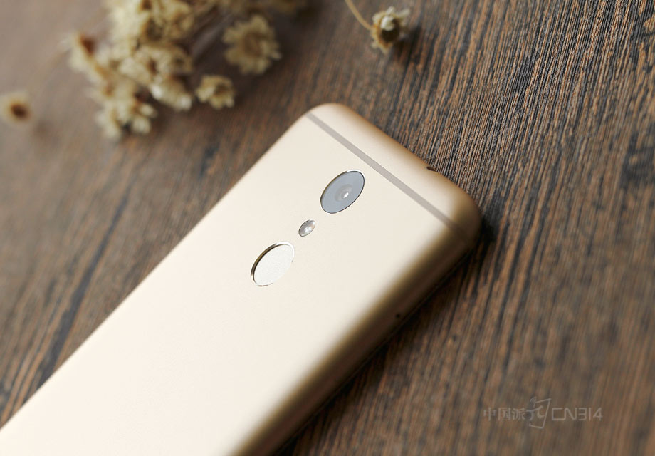 360�ֻ�N4S������ȫ��������1600��߻��ʸй�Ԫ������˫������ƺͺ�ָ��ʶ��ģ�����ֻ������Ų����ǳ��Գƣ�