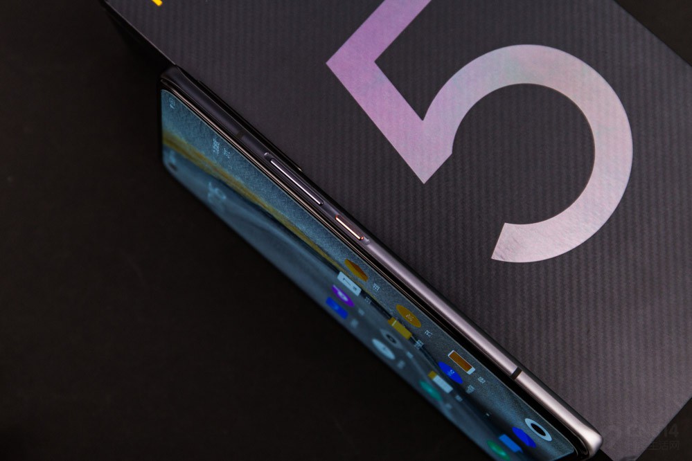 iQOO 5Ļƫߣһķȣʺճ֣š