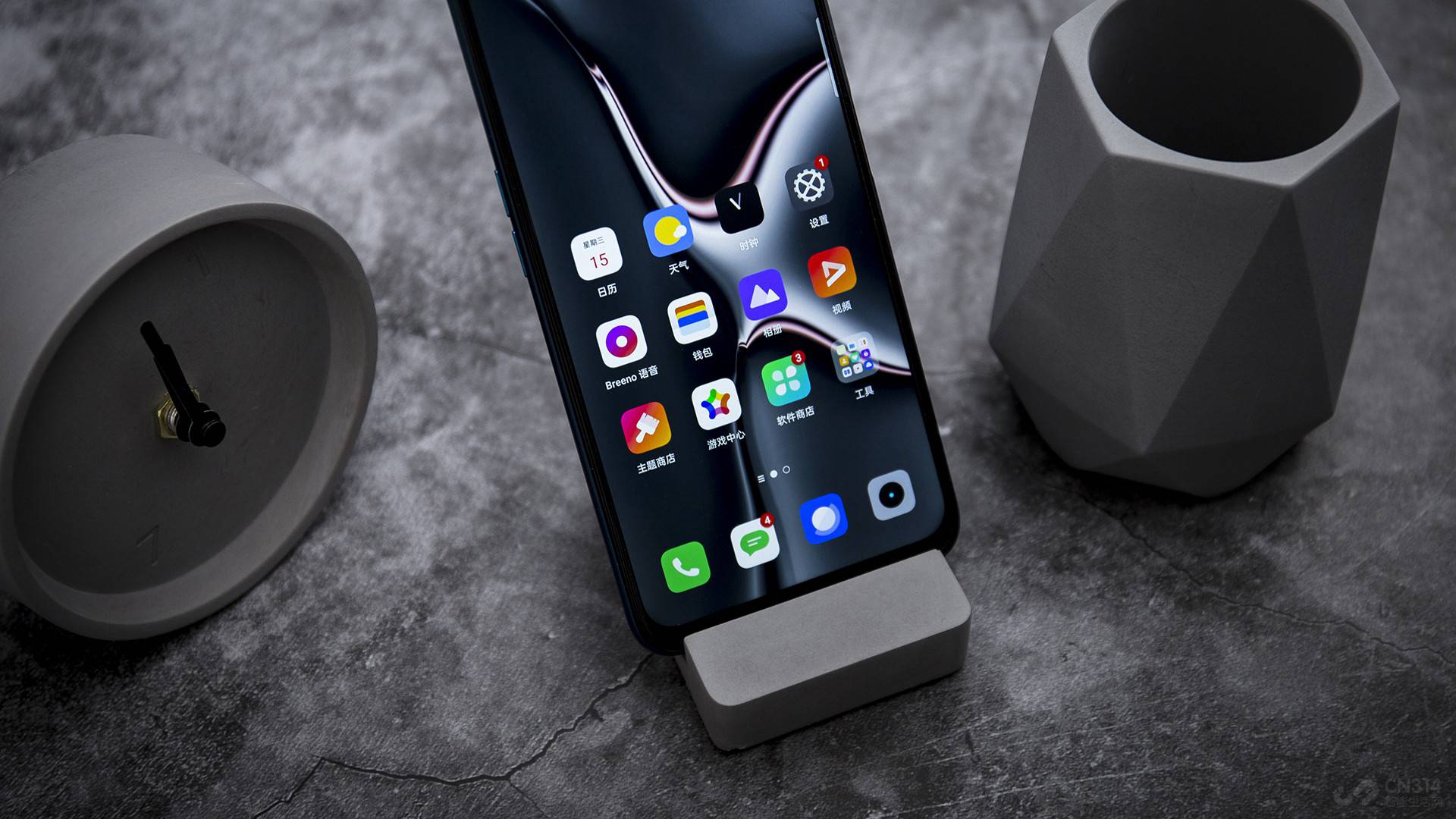 Ϊ���չ��ض�����ǵĲ������飬realme X50�������Ļ֧��120Hzˢ���ʣ���90Hzˢ���ʸ���׼�������١�����˵������Ļ�������������֣���������������������realme��Ϊ�����ճ�APP�����˸�֡�ʵ��Ż���ȷ��ÿһ�̶��г���������顣