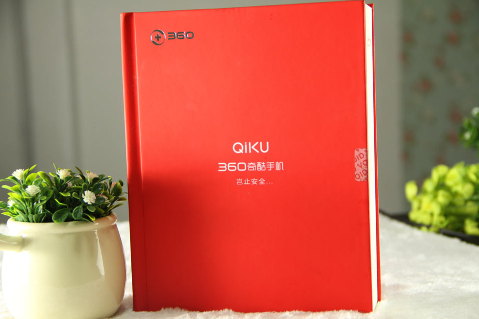 ����ֻ��콢��İ�װ�����˺�ɫ���鱾ʽ��ơ�