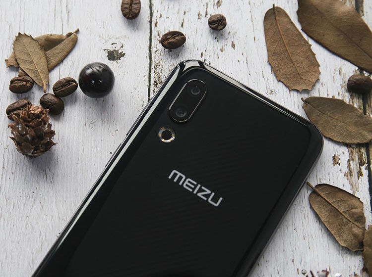 ���������˵���û���������ɫ��̼�˺ڡ�����׺ͻ�Ӱ���������õ��ֵ���̼�˺���ɫ����������ڵ���۷ǳ��͵�����Ҳ�ǳ��Ϳ������ȡ�������������������񡣡������������ڴ�ĥ�ָ��ϼ����10��ľ�����16s�������˼��£���7.6mm���ᱡ���������������ƣ��ָи��ӷ�ӯ���ʡ�