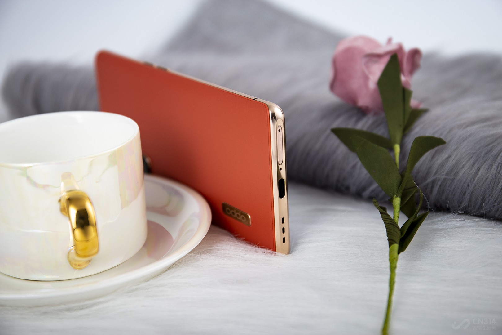 �����ֻ����棬���е���Ƥ���ʵĹ۸�����������١���ɫ�Եø��ӵĺÿ����������ϲ����ɫ�ı߿�������ɫ�Ĵ���ﵽ��һ���ǳ������ĺ�г�㣬����ֵ����������̨�ֻ�Ӧ���ǽ��ڷ������ֻ�������һ�����ģ�