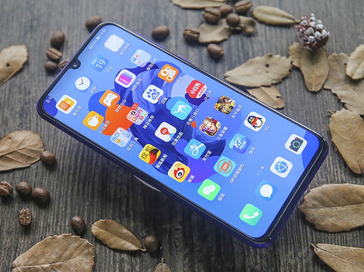 nova5 Pro�������6.39Ӣ���ˮ������ƣ��ֱ��ʴﵽFHD+��NTSCɫ�򸲸�103%�����иߴ�91%����ռ�ȣ���ʹ�ù������ܹ���������������ϸ�����ʾЧ������Ұ����