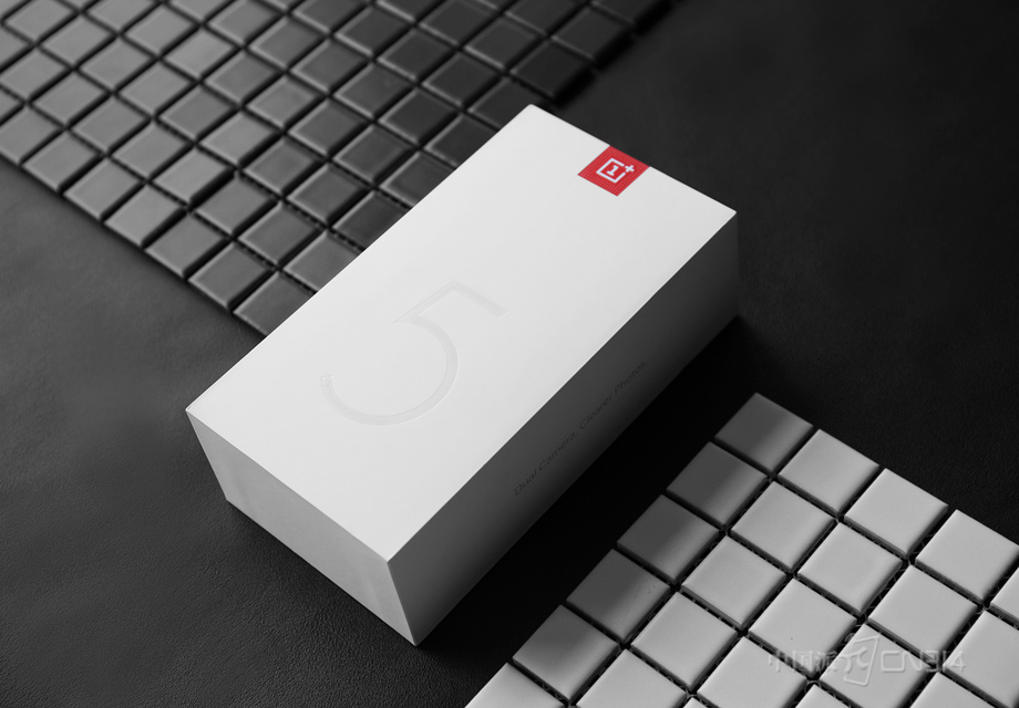 ����һ��5ʹ���˸��ָ߶����ã�����835��������8GB�ڴ桢˫��ȵȶ����ˣ�����˵һ�����������ʽ�����������콢�����С�