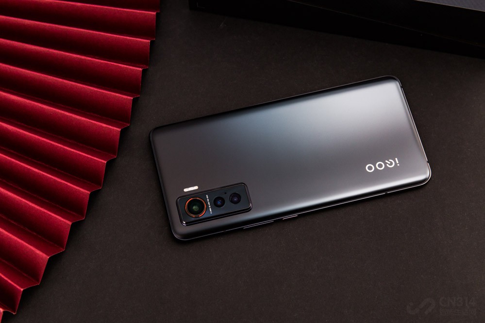 ɫ棬iQOO 5ӰɫչʾӰΪAGĥɰ̫մָƣָʮϸ塣