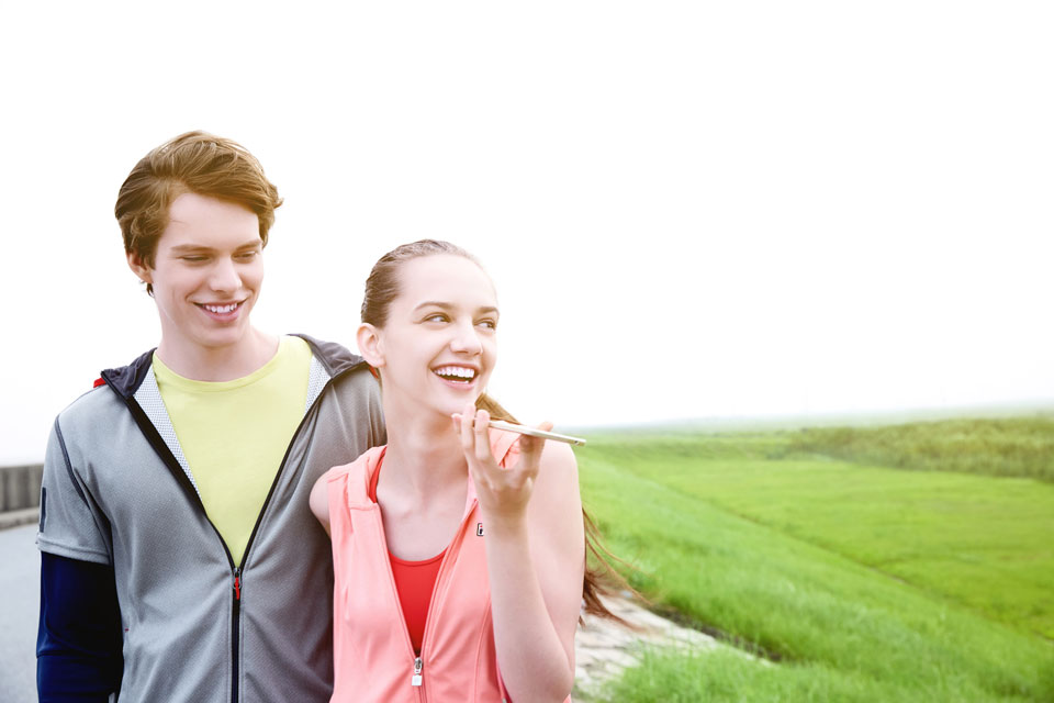 OPPO R7s�����˿��ٰ�ȫ��VOOC���似�������5���Ӿ���:ͨ��2Сʱ�����ͬʱOPPO R7s�䱸��3070mAh���أ���ͨ��ϵͳʡ�羫�����Ļʡ���Ż���������ʱ�������ӣ��õ������ɴ����õ����� 