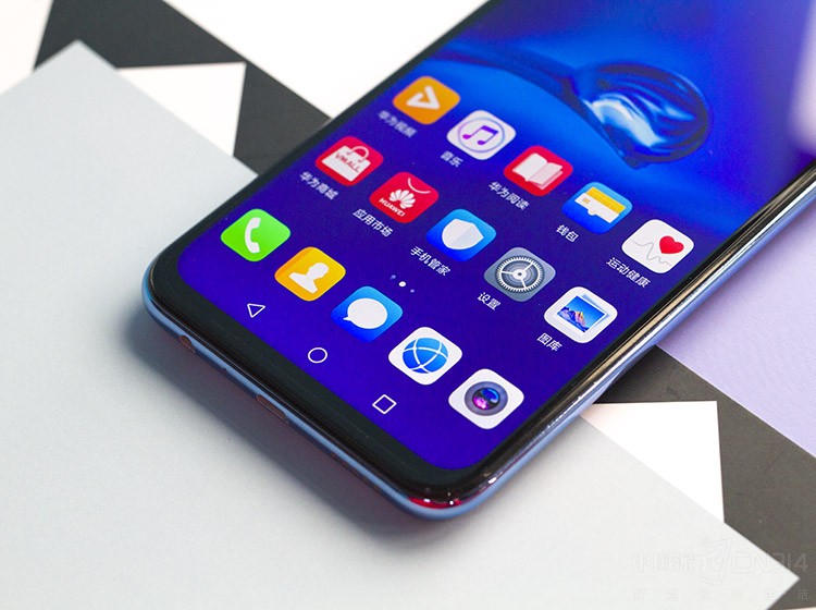 ��Ϊ����9 Plus������һ��6.5Ӣ�糬��Ұȫ��������ռ�ȸߴ�90%��19.5:9ȫ�����������ֱ��ʸߴ�2340*1080�����������ֻ�����Ӱ׷�磬���ߺ�����һ����Լ���������ҫ�����ܹ�����ȫ�µ���ʽ�Ӿ����顣