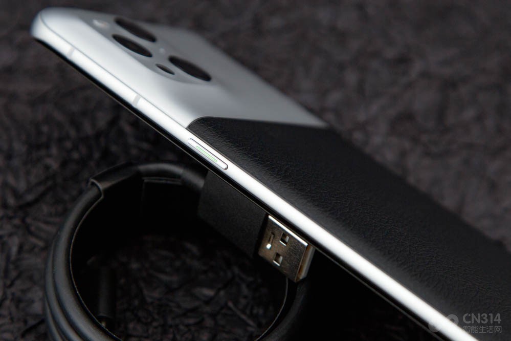 Ӳ棬10ɫȫ·ĻҲкܺõ֣6.7ӢĻӵиߴ3216*1440QHD+ֱʣ100%P3ɫ򸲸ǣDisplayMateõA+֤ȫ·10ɫɫƷӵоԵƶ