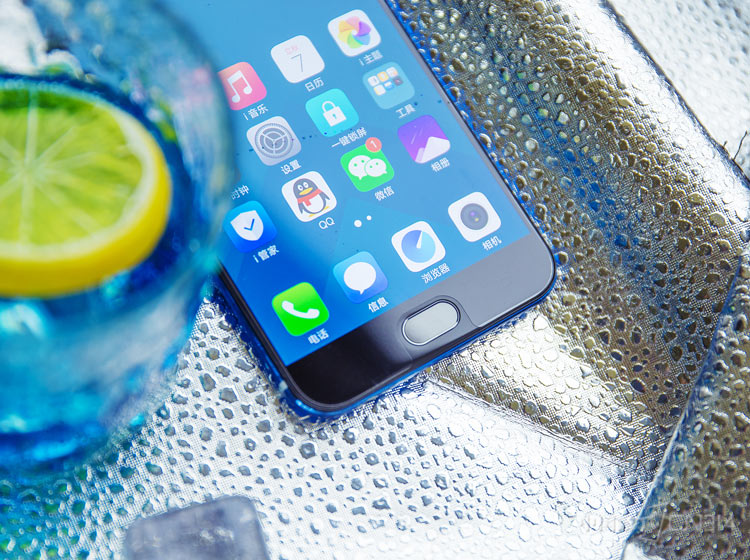 vivo X9s��Home����Ϊ���ɰ�ѹ��ƣ���ʹ�������ͽṹǿ�ȡ���ˮ�������һ����ߣ����Ŵ����ʹ�ù��̵��оͻ���ܵõ���