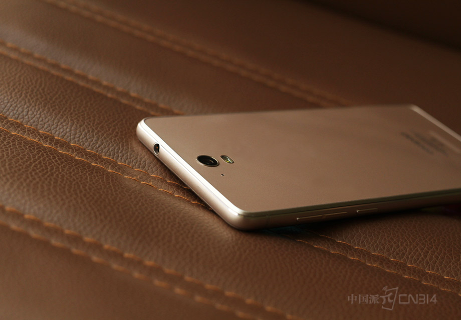 ���������漰��һ��3.5mm�����ӿף�һ�廯���л��ǰ����ġ�