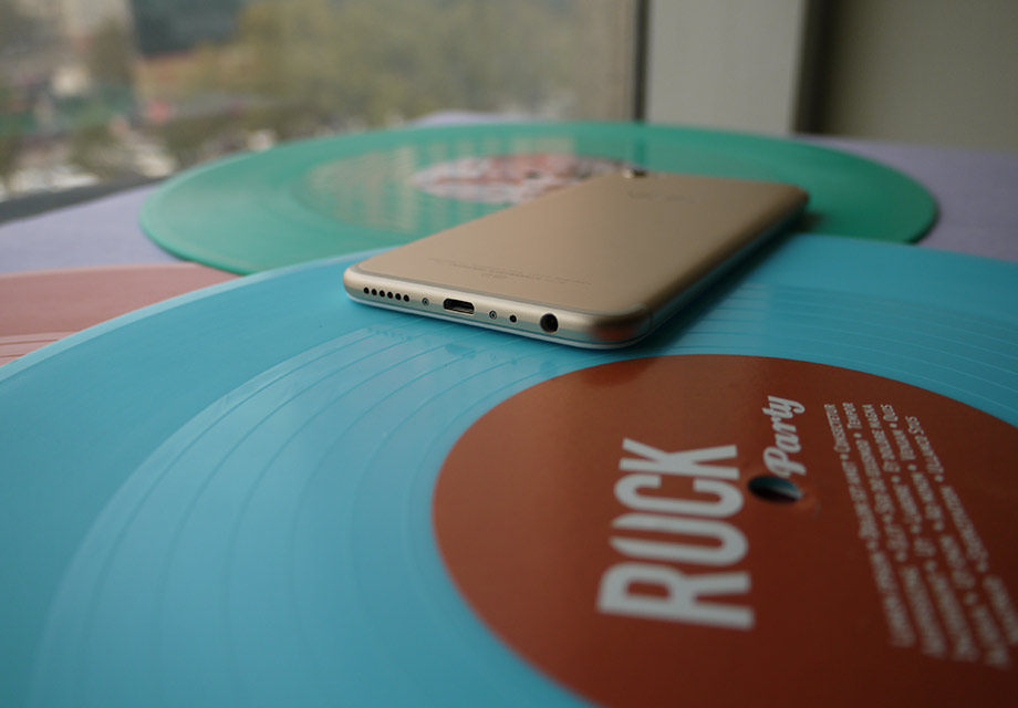 vivo X9��û��׷��Type-C�ӿڣ���������Ӳ�������ˮ׼ȴ��������ҵ�ϸ�ˮƽ����ͨ8�˴��������4GB�����˴棬�ټ���vivo�����Ե��������棬��ʹ�ǳ���ʹ��Ҳ�ܱ�֤�Ӳ����١�