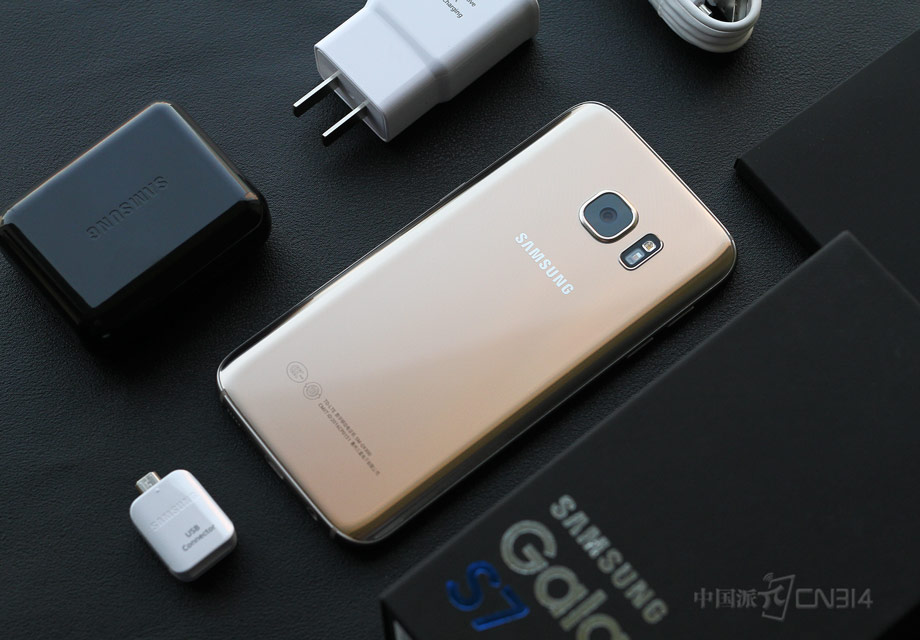 ��һ���ֻ��������ȫ�Ҹ�������Galaxy S7 ��������ҲΪ���沣����ƣ������һ���ڱ������¶�Ҳ������Բ����ĥ���ָи����ʣ�ͬʱ����Ҳ�������š�