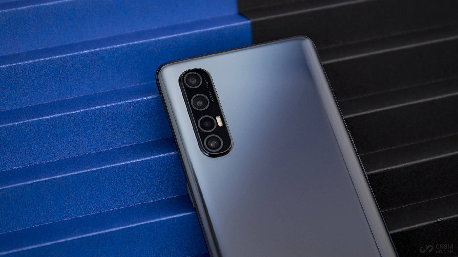 Reno3 Pro����Ƶ����˫����������һ�󿴵㣺��Ƶ��������Proͨ���Գ��������ͷ���㵽�Ļ�����в������ȣ�����ֻ���̨����Ƶ��������ͨ��HIS��Ϸ������������ֻ�ͨ��������ͷ������Ƶʱͬʱ֧��OIS��ѧ�����Լ�EIS���ӷ������ճ������������