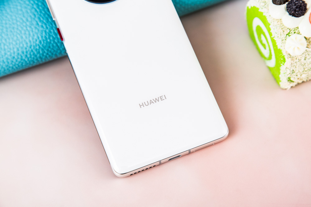 ΪMate40 ProĻǻУпȻոʣеأԼΪ212gͨ׵˵42ȫ룬ǵ4400mAhĵ6.76ӢĻߴ磬ܹܡ