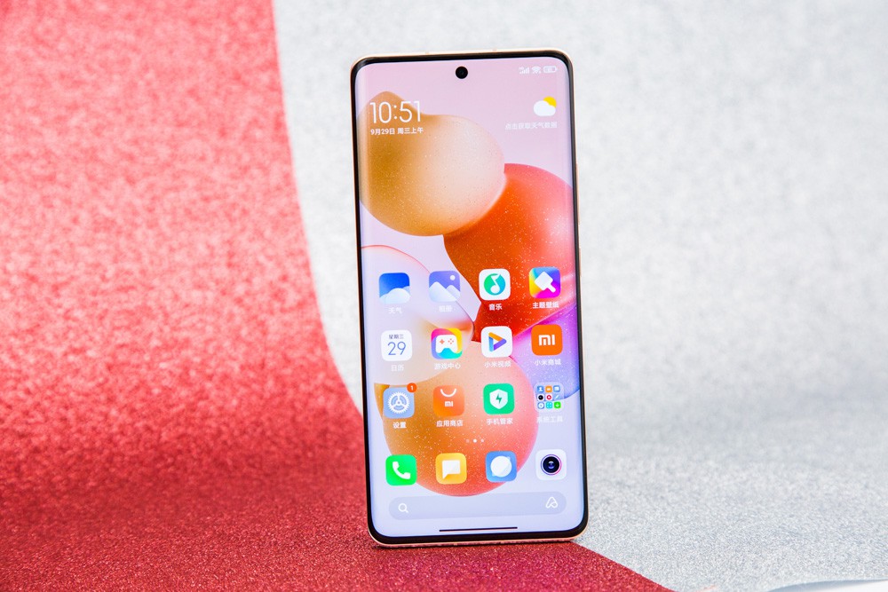 ᱡĳɫӰ棬СCiviˡⲻ֪ע⵽ûУСCiviCiviгǡCλȷʵ˵СŮֻҵоˣ