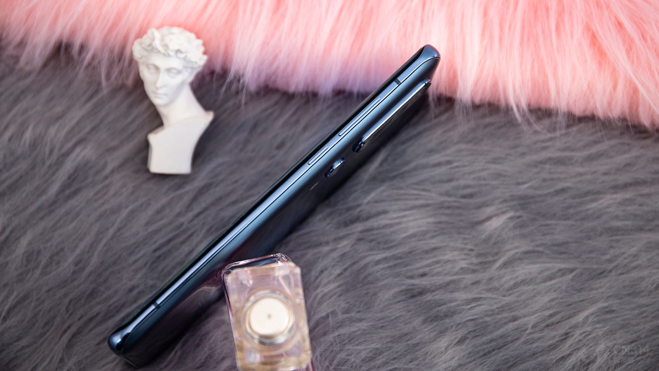 �������������������ˣ���Դ����������������������������ͬһ�࣬�˱��Ļ��������ı�Я��Ҳ�������������п���ճָ�Ҳ���㡣���վ��Ǵ���Ļ����˵��ֲٿػ��ǲ�Ҫָ��̫�࣬�����κ�һ�Ҷ�������ˡ�