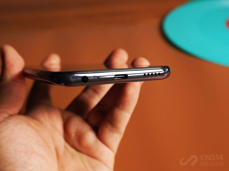 �����ܷ��棬�û����ص�������675��������2�����ܴ��A76Ƶ��Ϊ2.0GHz��6��Ч��С��A55Ƶ��Ϊ1.7GHz��������ļܹ�ȴ��������Kryo460�����Ŀǰ������710���õĵ�����Kyro360�ܹ���Ӧ��˵��ȫ������