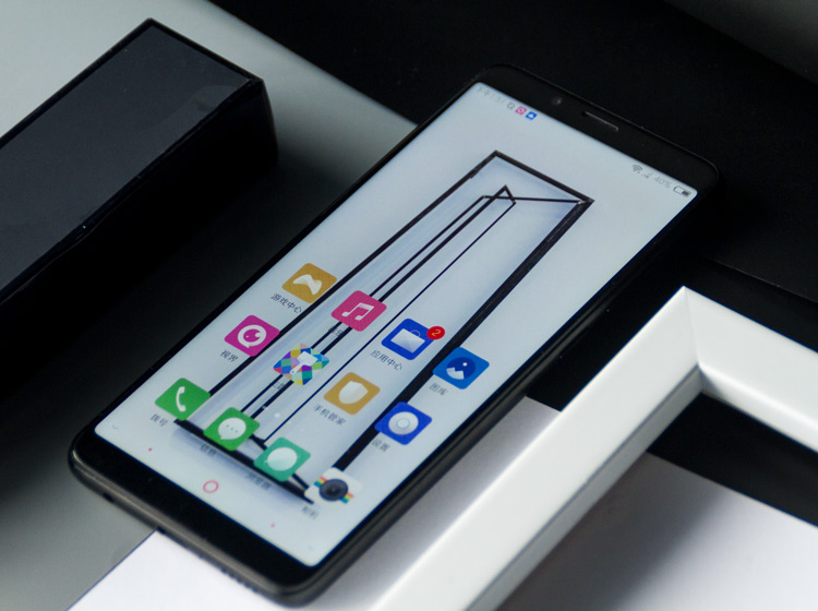 Ŭ����Z18mini����5.7Ӣ��18:9ȫ����������Χ�ߴ�ʹ�ͳ5.2���ֻ����𲻴�