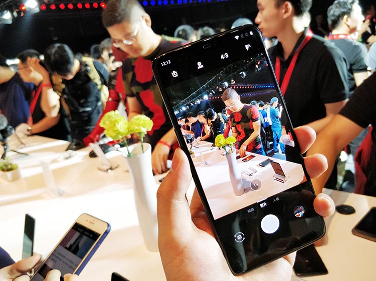 ���ۼ۷��棬һ�� 6 6GB+ 64GB �ۼ� 3199 Ԫ(�����ɺڿ�ѡ)��8GB+128GB ���ۼ� 3599 Ԫ(��ɫ��ѡ)��8GB+256GB ���ۼ� 3999 Ԫ(��ī�Һڿ�ѡ)�������������˰��ۼ� 4199 Ԫ�����Money׼��������