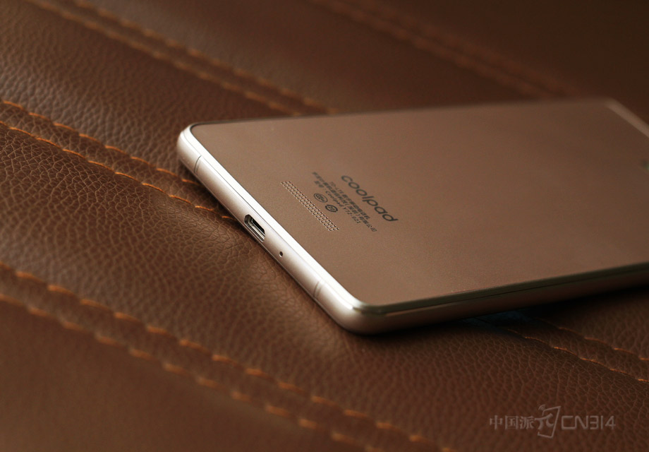 ���ӿں��ͻ���λ�ڵײ��߿��ܹ���Ч�������������ǵ����������