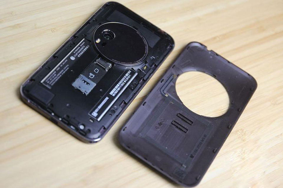 ��˶Zenfone Zoom�ĺ���ǿ��Բ�ж�ģ���ô���Ƿ�Ҳ���ж��ƺ���Ƴ��أ�ֵ���ڴ�